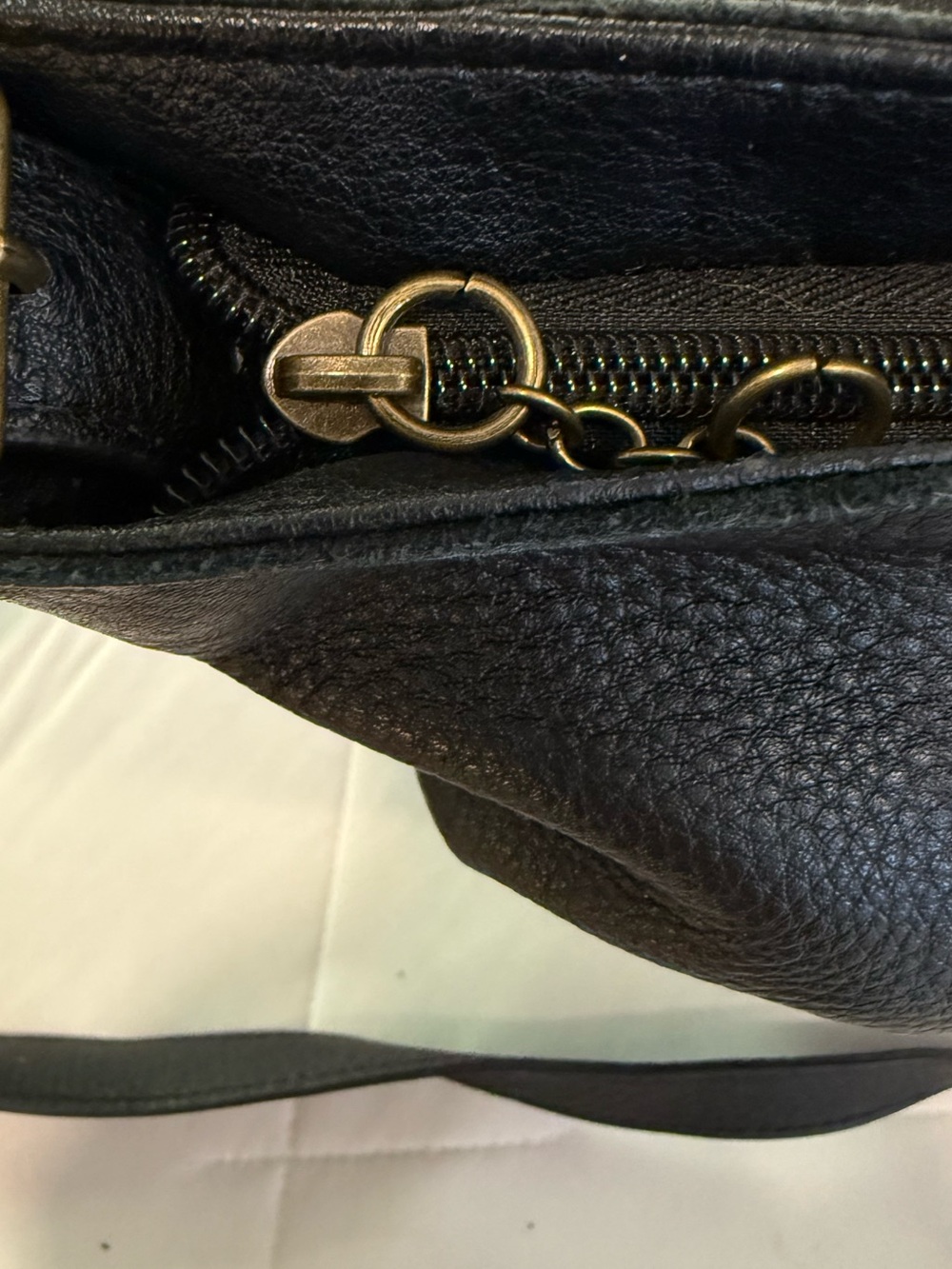 Elliott Lucca Beautiful Black Pebbled Leather Bucket Crossbody Bag - Picture 12 of 12
